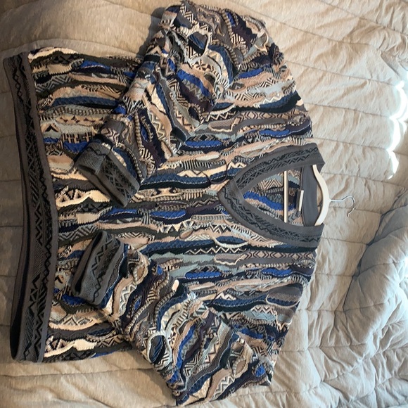 XL Coogi V-neck style sweater - Picture 3 of 3